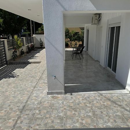 Adoniss Apartmentss Паралия-Дионисиу Экстерьер фото
