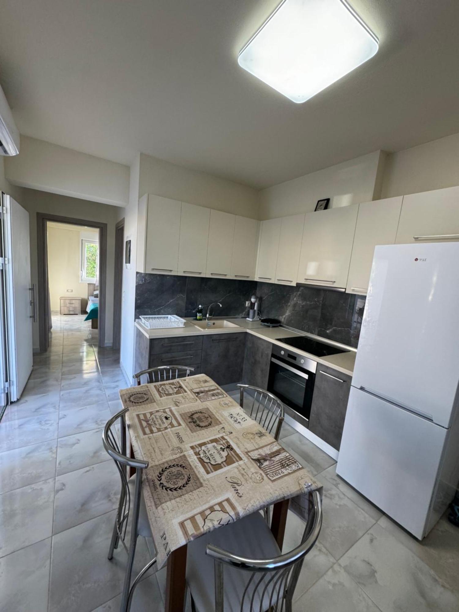 Adoniss Apartmentss Паралия-Дионисиу Экстерьер фото