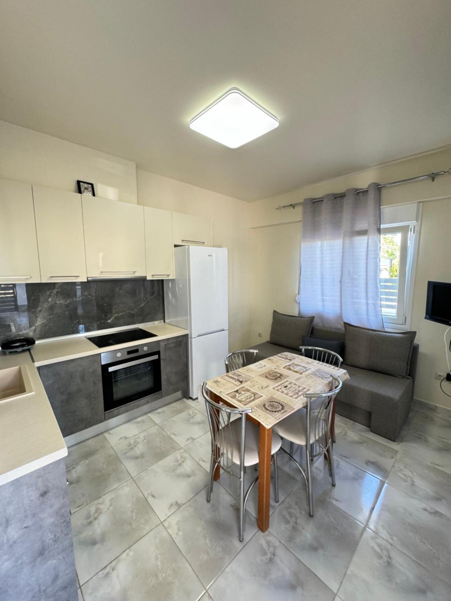 Adoniss Apartmentss Паралия-Дионисиу Экстерьер фото